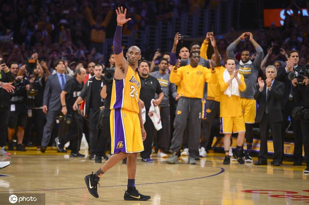 NBA常规赛，活塞客场114-146惨负雄鹿，遭遇23连败！